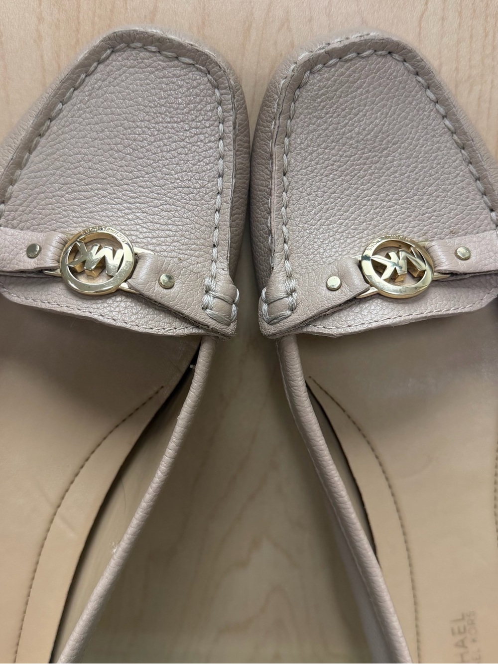 Michael Kors Women's tan Leather Moccasin Loafers - Picture 2 of 7